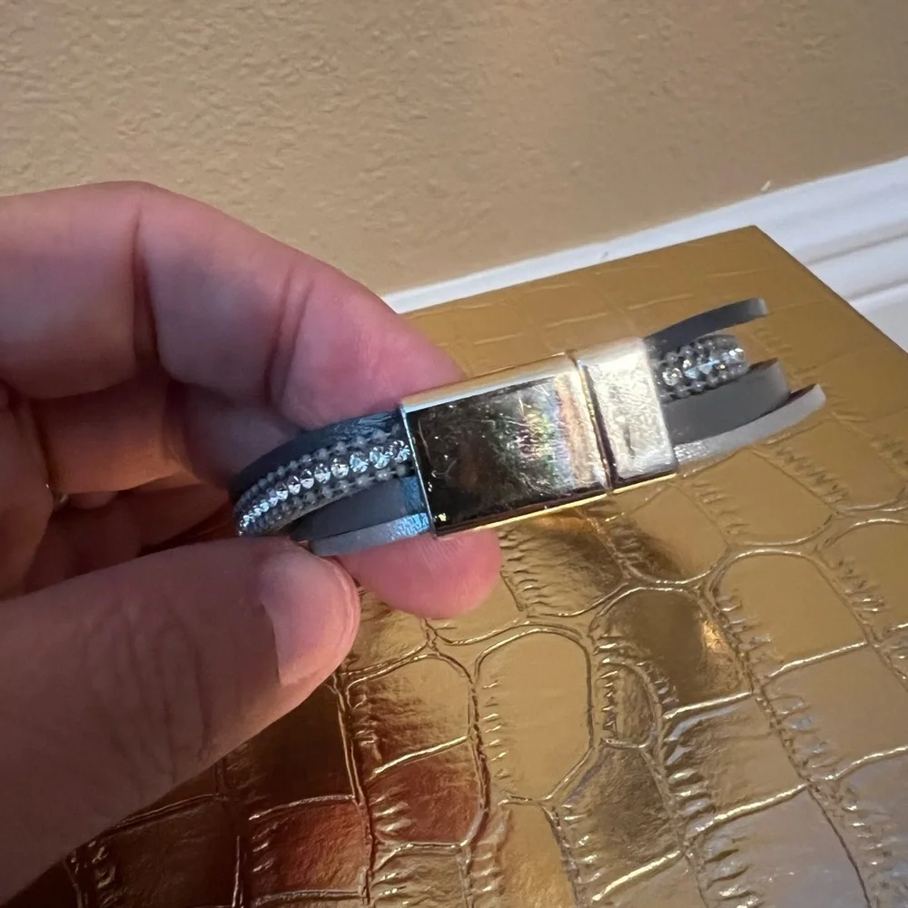Elegant Silver and Gray Magnetic Clasp Bracelet - Picture 6 of 8